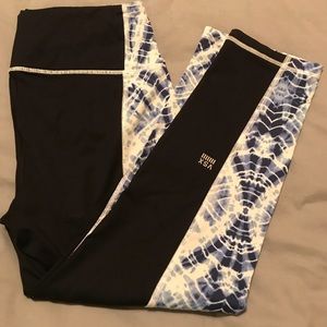 Victoria secret . Knockout Capri leggings.